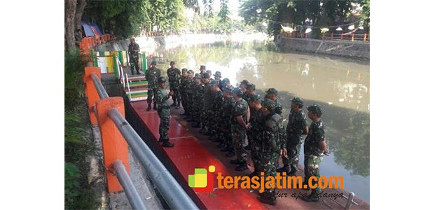 Jelang Festival Perahu Nusantara, Bantaran Sungai Kalimas Dibersihkan Jelang Festival Perahu Nusantara, Bantaran Sungai Kalimas Dibersihkan