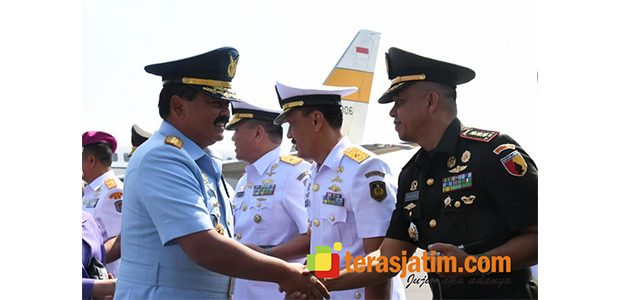 Jelang HUT TNI, Panglima TNI Ziarah ke Makam Bung Karno dan Gus Dur Jelang HUT TNI, Panglima TNI Ziarah ke Makam Bung Karno dan Gus Dur