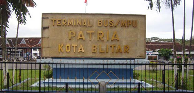 Jelang Lebaran, Sopir Bus dan Truk di Terminal Patria Blitar Jalani Tes Urine Jelang Lebaran, Sopir Bus dan Truk di Terminal Patria Blitar Jalani Tes Urine