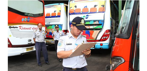 Jelang Mudik Lebaran, Banyak Pelanggaran Sopir Bus di Terminal Arjosari Malang Jelang Mudik Lebaran, Banyak Pelanggaran Sopir Bus di Terminal Arjosari Malang