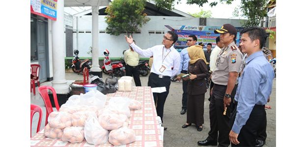 Jelang Natal dan Tahun Baru, Tim Gabungan Sidak ke Sejumlah Pasar Tradisional di Kediri Jelang Natal dan Tahun Baru, Tim Gabungan Sidak ke Sejumlah Pasar Tradisional di Kediri