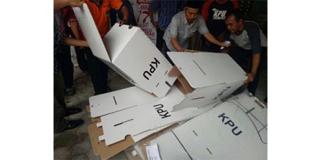 Jelang Pemilu, KPU Kota Kediri Mulai Rakit Ribuan Kotak Suara