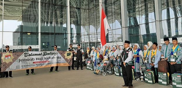 Jemaah Calon Haji Kloter Pertama Embarkasi Surabaya, Mendarat di Madinah Jemaah Calon Haji Kloter Pertama Embarkasi Surabaya, Mendarat di Madinah
