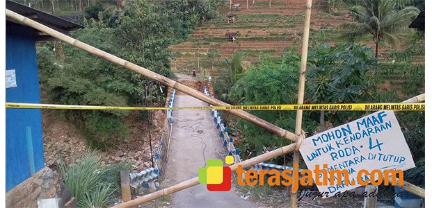 Jembatan Penghubung Ambrol, Akses Warga di Ngreco Pacitan Lumpuh Jembatan Penghubung Ambrol, Akses Warga di Ngreco Pacitan Lumpuh