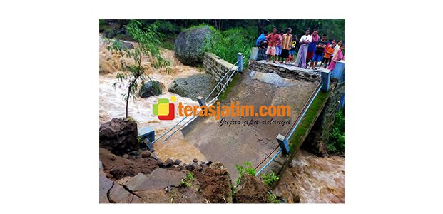Jembatan Penghubung di Jeruk Pacitan Putus Jembatan Penghubung di Jeruk Pacitan Putus