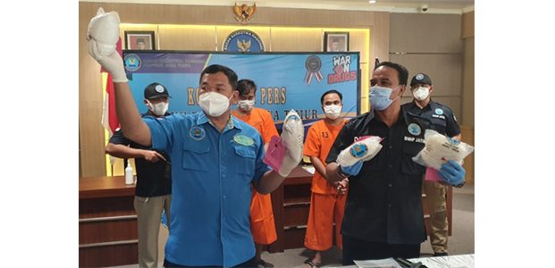 BNN Jatim Gagalkan Pengiriman 4 Kg Sabu ke Madura BNN Jatim Gagalkan Pengiriman 4 Kg Sabu ke Madura