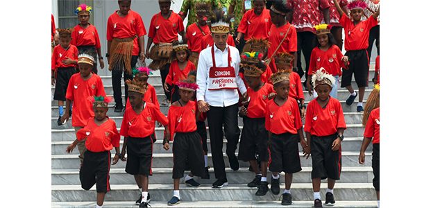 Jokowi Pastikan, Akan Ada Warga dari Papua Yang Masuk Dalam Kabinet Periode 2019-2024 Jokowi Pastikan, Akan Ada Warga dari Papua Yang Masuk Dalam Kabinet Periode 2019-2024