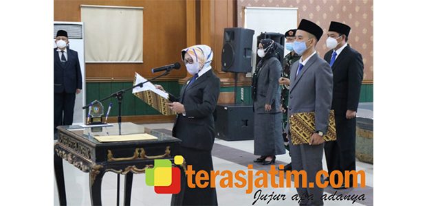 Bupati Jombang Lantik Pj Sekda, 5 Kepala OPD dan Sejumlah Pejabat Lain Bupati Jombang Lantik Pj Sekda, 5 Kepala OPD dan Sejumlah Pejabat Lain