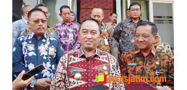 Buntut Video Mesum di Kantor Disdikbud Jombang, Kadis dan Sekdin Dicopot Buntut Video Mesum di Kantor Disdikbud Jombang, Kadis dan Sekdin Dicopot