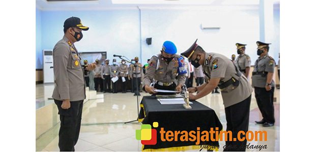 Kapolres Jombang Pimpin Sertijab Sejumlah Kasat dan Kapolsek Jajaran Kapolres Jombang Pimpin Sertijab Sejumlah Kasat dan Kapolsek Jajaran