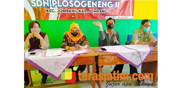 Pasca Demo Wali Murid di Dinas Pendidikan Jombang, Kasek SDN Plosogeneng 2 Gelar Rapat Klarifikasi