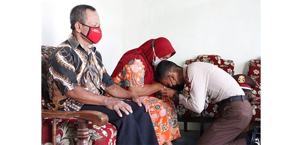 Cerita Anak Penjual Tahu Keliling di Jombang Yang Akan Jadi Perwira Polisi Cerita Anak Penjual Tahu Keliling di Jombang Yang Akan Jadi Perwira Polisi