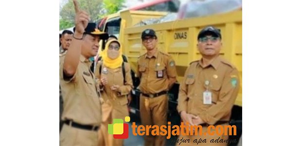 Sekdakab Jombang Pimpin Penertiban Reklame Ilegal di 3 Kecamatan Sekdakab Jombang Pimpin Penertiban Reklame Ilegal di 3 Kecamatan