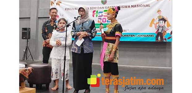 Wor Windari, Plh Kadisdikbud Jombang, Resmi Buka FLS3N SD Tahun 2025 Wor Windari, Plh Kadisdikbud Jombang, Resmi Buka FLS3N SD Tahun 2025