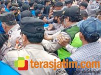 Tagih Janji Politik, Ratusan Mahasiswa Geruduk Pendopo Bupati Jombang