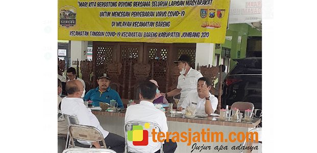 Banjir Terjang Sejumlah Wilayah di Jombang, Wabup Sumrambah Ngantor di Lokasi Bencana Banjir Terjang Sejumlah Wilayah di Jombang, Wabup Sumrambah Ngantor di Lokasi Bencana