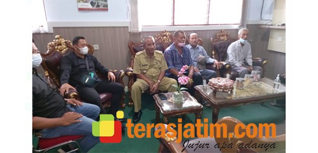 Pembayaran Tanah Warga Untuk Relokasi Pasar Batal, Tim Pencari Tanah Pengganti Datangi Kadis DPMD Jombang Pembayaran Tanah Warga Untuk Relokasi Pasar Batal, Tim Pencari Tanah Pengganti Datangi Kadis DPMD Jombang