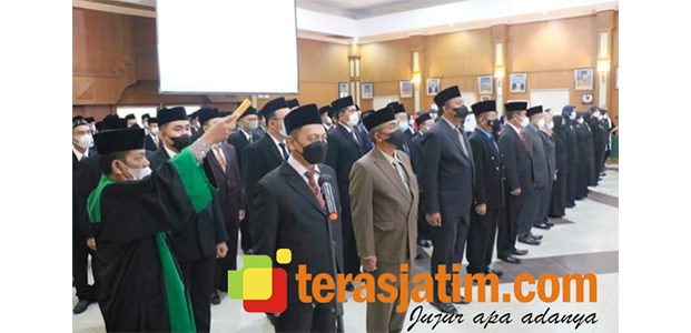 Bupati Jombang Lantik 3 Pejabat Tinggi Pratama, 60 Pengawas Administrator dan 95 Kepala Sekolah Bupati Jombang Lantik 3 Pejabat Tinggi Pratama, 60 Pengawas Administrator dan 95 Kepala Sekolah