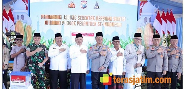 Lahan Ponpes Tebuireng Jadi Sentral Penanaman Jagung Serentak di Jatim Lahan Ponpes Tebuireng Jadi Sentral Penanaman Jagung Serentak di Jatim