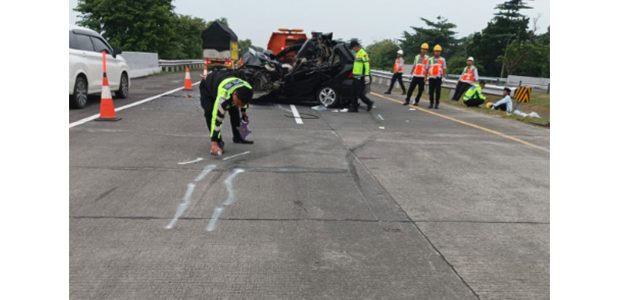 Laka Maut di Tol Jombang, 2 Pegawai Dinsos Jatim Tewas di TKP Laka Maut di Tol Jombang, 2 Pegawai Dinsos Jatim Tewas di TKP
