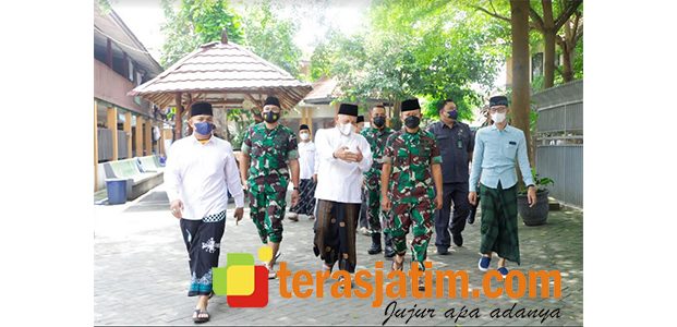 Pangdam Gelar Silaturahmi dengan Pengasuh Ponpes Tebuireng Jombang Pangdam Gelar Silaturahmi dengan Pengasuh Ponpes Tebuireng Jombang