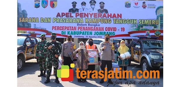 Forkopimda Jombang Bagikan Sarpras Untuk 185 Kampung Tangguh Semeru Forkopimda Jombang Bagikan Sarpras Untuk 185 Kampung Tangguh Semeru