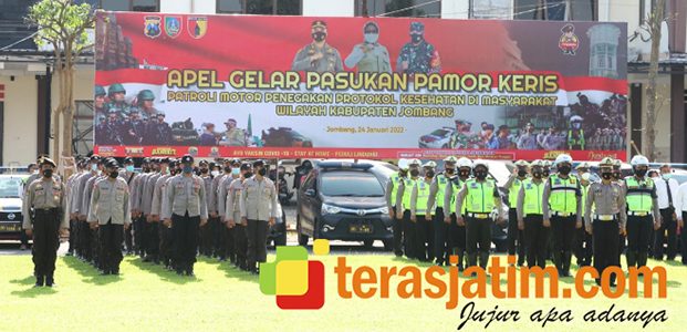 Wabup Sumrambah Pimpin Apel Gelar Pasukan ‘Pamor Keris’ di Lapangan Polres Jombang