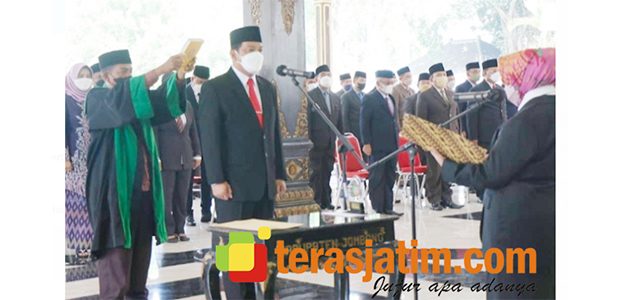 Bupati Mundjidah Lantik Agus Purnomo Sebagai Sekda Jombang Bupati Mundjidah Lantik Agus Purnomo Sebagai Sekda Jombang