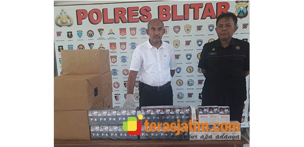 Jual Rokok Bodong, Sebuah Toko di Garum Blitar Digerebek Polisi Jual Rokok Bodong, Sebuah Toko di Garum Blitar Digerebek Polisi
