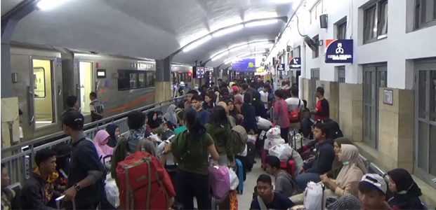 Jumlah Penumpang Arus Balik di Stasiun Kotabaru Malang Makin Ramai Jumlah Penumpang Arus Balik di Stasiun Kotabaru Malang Makin Ramai
