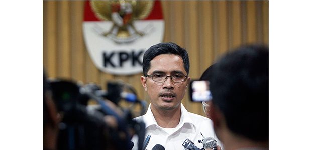 KPK Ancam Jemput Paksa Lila Widya, Sekpri Wali Kota Batu (Non Aktif) Eddy Rumpoko KPK Ancam Jemput Paksa Lila Widya, Sekpri Wali Kota Batu (Non Aktif) Eddy Rumpoko