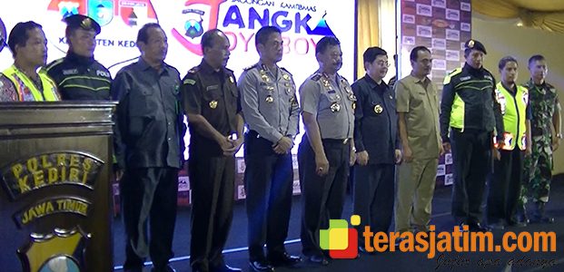 Kapolda Jatim Resmikan Brigadir Kampung Inggris Kapolda Jatim Resmikan Brigadir Kampung Inggris