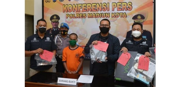 Menyaru Sebagai Penjual Jamu Keliling, Pria ini Bobol Sejumlah Rumah Warga Menyaru Sebagai Penjual Jamu Keliling, Pria ini Bobol Sejumlah Rumah Warga