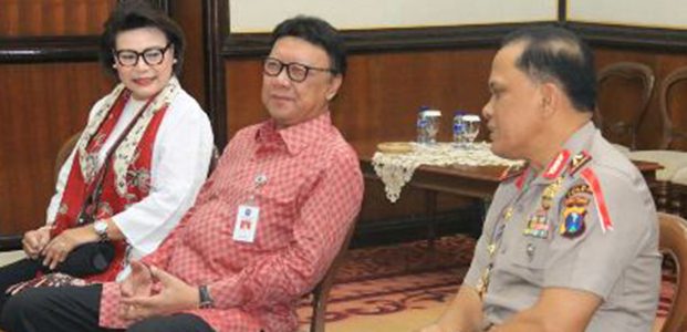 KPK Bekali Anti Korupsi Kepada Pasangan Calon Kepala Daerah di Jatim KPK Bekali Anti Korupsi Kepada Pasangan Calon Kepala Daerah di Jatim
