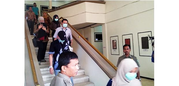 KPK Geledah Empat Lokasi di Pamekasan KPK Geledah Empat Lokasi di Pamekasan