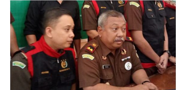 Kadinkes Gresik Resmi Jadi Tersangka Kasus Korupsi Jaspel BPJS Rp2,4 M Kadinkes Gresik Resmi Jadi Tersangka Kasus Korupsi Jaspel BPJS Rp2,4 M