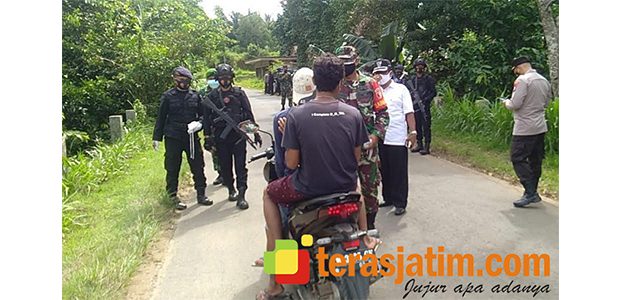 Desa Berbeluk Bangkalan Disekat, Warga Diminta Patuhi Prokes Desa Berbeluk Bangkalan Disekat, Warga Diminta Patuhi Prokes