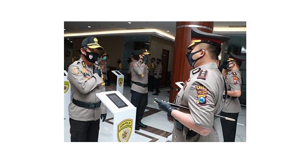 Kapolda Jatim Pimpin Sertijab 5 Kapolres dan 2 PJU Kapolda Jatim Pimpin Sertijab 5 Kapolres dan 2 PJU