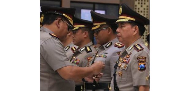 Kapolda Jatim Pimpin Sertijab Dirreskrimsus, Dirreskrimum dan Sejumlah Kapolres Kapolda Jatim Pimpin Sertijab Dirreskrimsus, Dirreskrimum dan Sejumlah Kapolres
