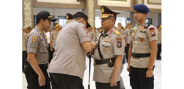 Kapolda Jatim Pimpin Sertijab Waka Polda Kapolda Jatim Pimpin Sertijab Waka Polda