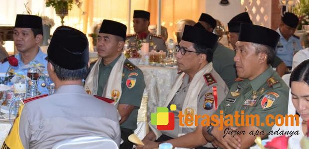 Kapolda Jatim dan Pangdam Brawijaya Safari Ramadhan ke Mapolres Ponorogo Kapolda Jatim dan Pangdam Brawijaya Safari Ramadhan ke Mapolres Ponorogo
