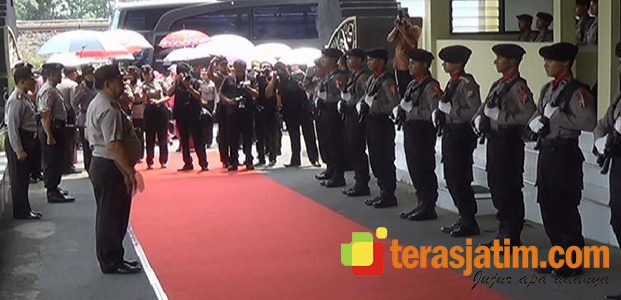 Kapolda Periksa Kesiapan Pengamanan Pilkada Blitar Kapolda Periksa Kesiapan Pengamanan Pilkada Blitar