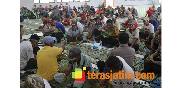 Kapolres Bojonegoro Gelar Cangkrukan Bareng Tukang Becak Kapolres Bojonegoro Gelar Cangkrukan Bareng Tukang Becak