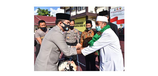 Kapolres Trenggalek Serahkan Hewan Korban Ke Sejumlah Ponpes dan Panti Asuhan Kapolres Trenggalek Serahkan Hewan Korban Ke Sejumlah Ponpes dan Panti Asuhan