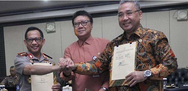 Kapolri Perintahkan Kapolsek Ikut Awasi Penggunaan Dana Desa Kapolri Perintahkan Kapolsek Ikut Awasi Penggunaan Dana Desa