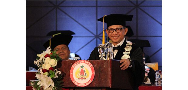 Kapolri Resmi Sandang Gelar Profesor Kapolri Resmi Sandang Gelar Profesor