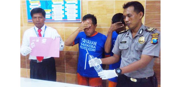 Kedapatan Simpan dan Edarkan Sabu, 2 Warga Kediri Dibui Kedapatan Simpan dan Edarkan Sabu, 2 Warga Kediri Dibui