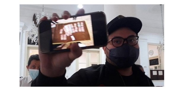 Tarik THR ke Sejumlah Desa, Camat Purwoasri Kediri dan Stafnya Dicopot Tarik THR ke Sejumlah Desa, Camat Purwoasri Kediri dan Stafnya Dicopot