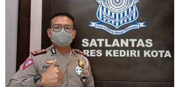 Hari Pertama Tilang Elektronik Diberlakukan di Kota Kediri, 94 Pelanggar Terekam Mobil INCAR Hari Pertama Tilang Elektronik Diberlakukan di Kota Kediri, 94 Pelanggar Terekam Mobil INCAR