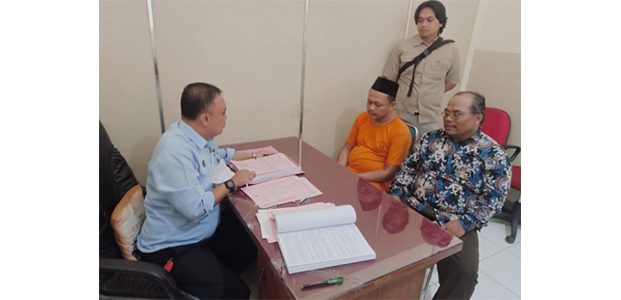 Berkas Kasus Perampokan Lengkap, Oknum Pegawai Satpol PP Kota Kediri Segera Disidang Berkas Kasus Perampokan Lengkap, Oknum Pegawai Satpol PP Kota Kediri Segera Disidang